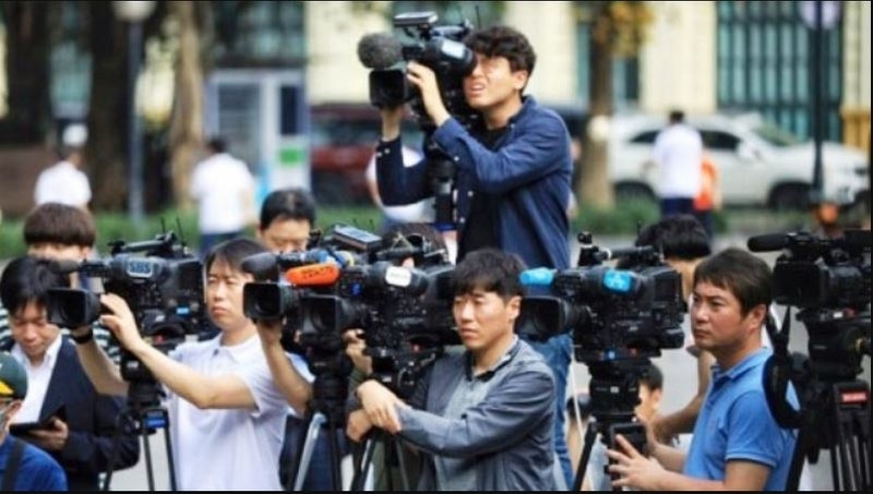 De nombreux journalistes étrangers se rendent au Vietnam pour couvrir le 2e Sommet RPDC - États-Unis.