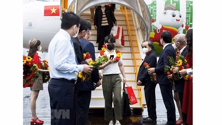 Des touristes étrangers à Phu Quôc. Photo : VNA