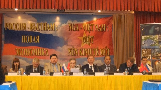 La délégation de représentants d'entreprises russes et des responsables du projet «Russie - Vietnam: nouvelle économie», en visite de travail du 20 au 25 octobre au Vietnam. Photo: BAO NGOC/NDEL 