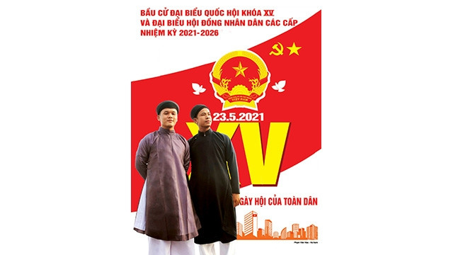 Le Service de la Culture et des Sports de la province de Thua Thiên Huê encourage les fonctionnaires et les habitants à porter le « áo dài » pour aller aux bureaux de vote. Photo : Service de la Culture et des Sports de la province de Thua Thiên Huê.