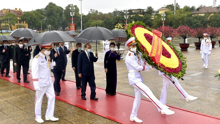 La délégation du Parti, de l’Assemblée nationale, de l’État, du Gouvernement et du Front de la Patrie du Vietnam. Photo : VGP.
