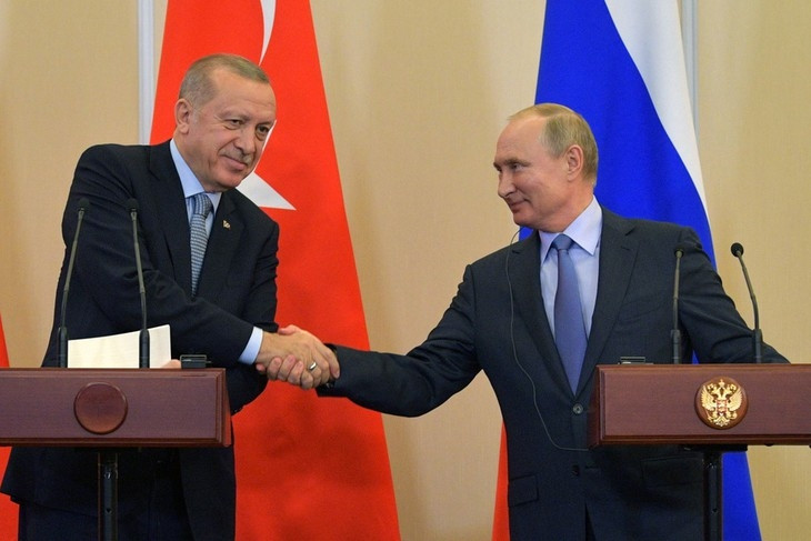 Recep Tayyip Erdogan (à gauche) et Vladimir Poutine se sont rencontrés mardi à Sotchi. Photo: Reuters/VOV