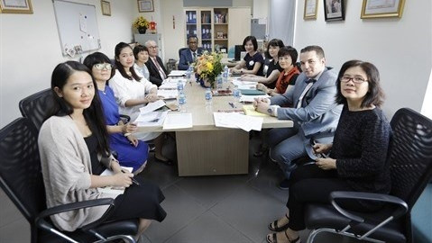 Réunion du Jury de la finale du concours "Jeunes Reporters Francophones 2021", tenue le 20 octobre au siège du Courrier du Vietnam à Hanoï. Photo : VNA.