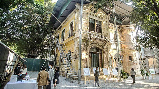 L'ancienne villa au No 49 rue Trân Hung Dao - No 46 rue Hàng Bài (arrondissement de Hoàn Kiêm, capitale Hanoï du Vietnam), est rénovée et préservée. Photo : hanoimoi.com.vn.