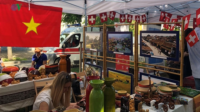 Le stand vietnamien lors de la Journée francophone dans la rue 2019 en Ukraine. Photo : VOV.