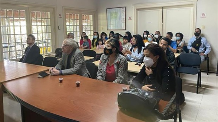Les élèves du premier cours de vietnamien au Venezuela. Photo : VNA.