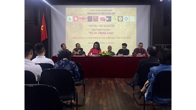 Point presse présentant le programme « Mémoires de Thang Long » en l’honneur de la Journée du Patrimoine culturel vietnamien. Photo : PCV.