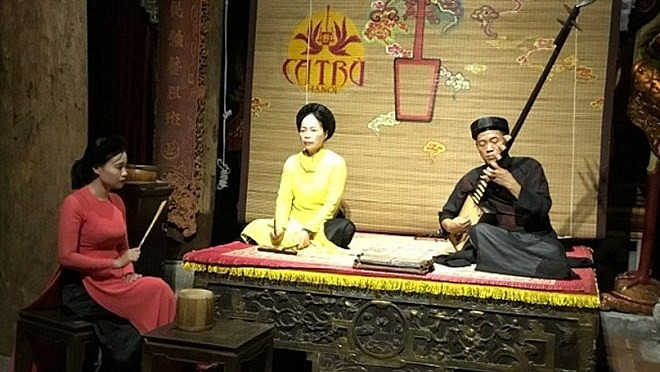 Le " ca trù " a été introduit dans les activités extrascolaires à l’attention des enfants. Photo : VOV.