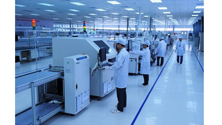 Une chaîne de production de composants électroniques de Viettel. Photo : VNA