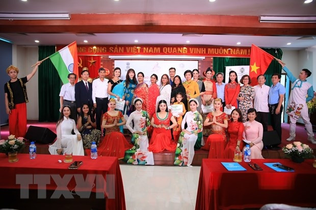 L'échange d’amitié pour célébrer le 50e anniversaire de l’établissement des relations diplomatiques Vietnam - Inde. Photo : VNA.