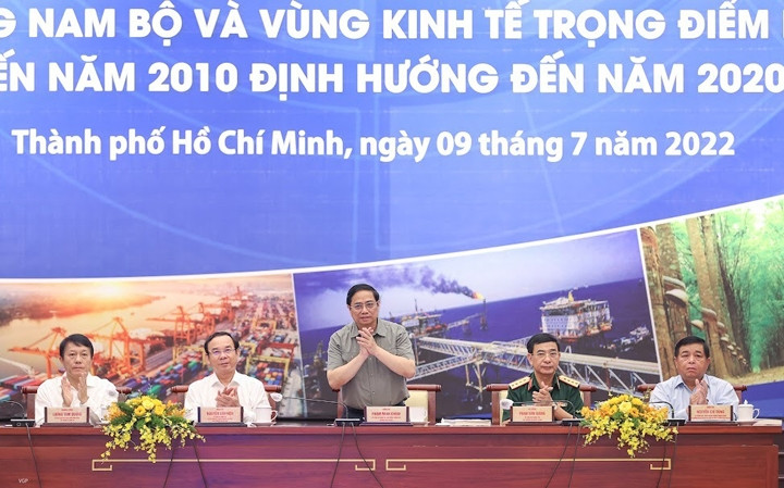 Le Premier ministre Pham Minh Chinh lors de la conférence. Photo : VNA.