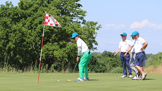 Des golfeurs au tournoi « Vietnam and Friends ». Photo : NDEL.