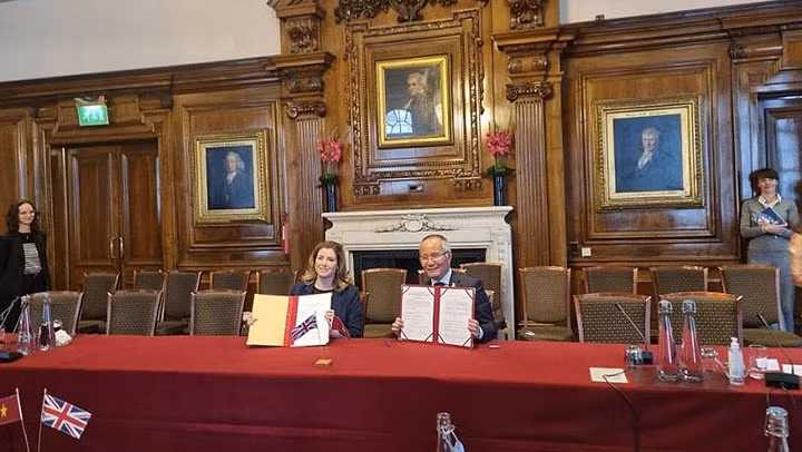 La séance de travail entre les deux parties. Photo : congthuong.vn