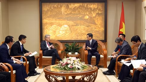 Le vice-Premier ministre Vu Duc Dam reçoit Ralph Haupter, président de Microsoft Asie et vice-président du groupe Microsoft. Photo : VOV