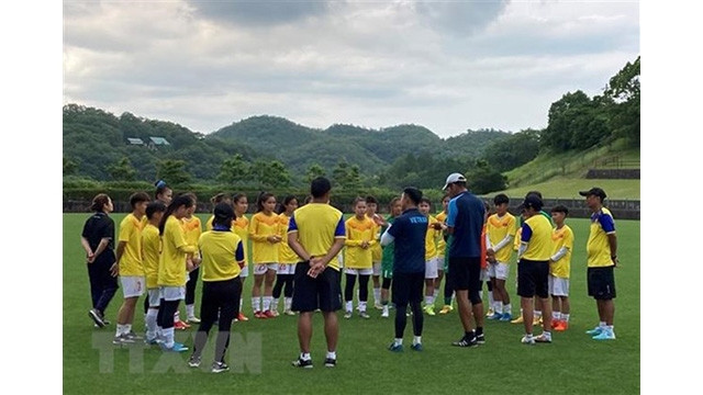 L'équipe féminine vietnamienne de football U18 s'entraîne au Japon. Photo : VNA.
