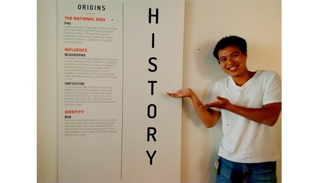 L’affichette d’information de pho et du bun cha dans la cantine de Google. Photo: CVN.