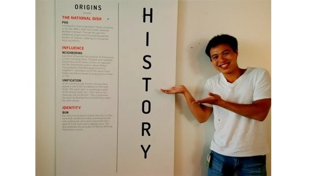 L’affichette d’information de pho et du bun cha dans la cantine de Google. Photo: CVN.