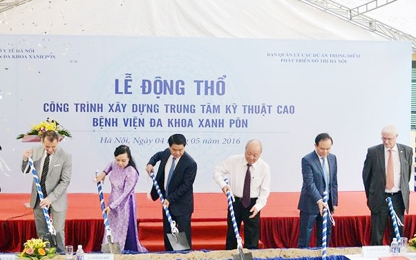Cérémonie de la mise en chantier d’un centre de santé de haute technologie à Hanoi. Photo: SGGP.