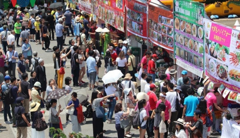 Le 10ème Festival du Vietnam attire de nombreux visiteurs. Photo: VOV.