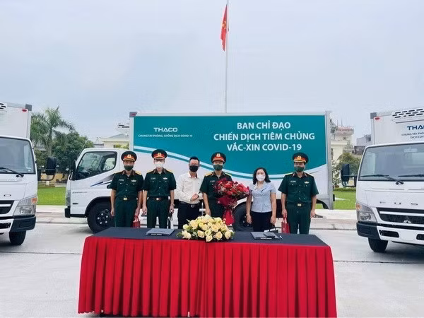 Lors de la remise des camions frigorifiques à la 3e région militaire. Photo : Ministère de la Santé.