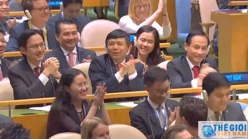 La délégation vietnamienne lors de l’élection des membres non permanents du Conseil de Sécurité de l’ONU pour le mandat 2020-2021, le 7 juin à New York (États-Unis). Photo : baoquocte.vn.
