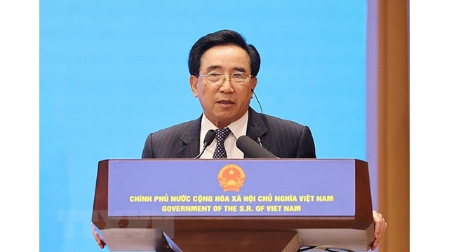 Le Premier ministre laotien, Phankham Viphavanh, lors de la rencontre avec les entreprises des deux pays à Hanoi. Photo : VNA.