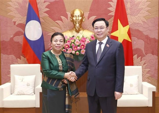 Le Président de l'Assemblée nationale du Vietnam, Vuong Dinh Huê, et Sounthone Xayachack, Vice-Présidente de l'Assemblée nationale lao, Photo : VNA.