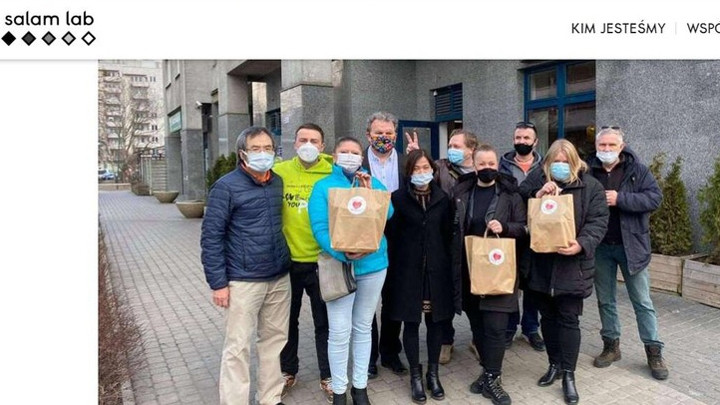 L'article saluant le soutien de la communauté vietnamienne en Pologne au personnel médical polonais publié sur Salamlab.pl.