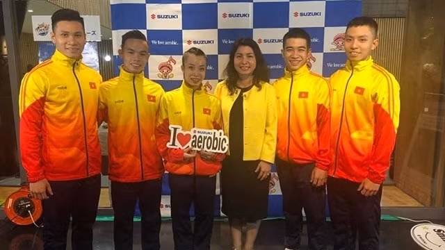 Des gymnastes vietnamiens ont remporté des médailles d'or lors de la Coupe du Monde de Gymnastique Aérobic Suzuki 2019. Photo : NDEL.