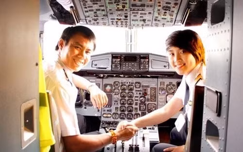 Le Vietnam Airlines applique la règle sur la présence de deux membres d'équipage en permanence dans le cockpit depuis 2005. Photo: VOV.