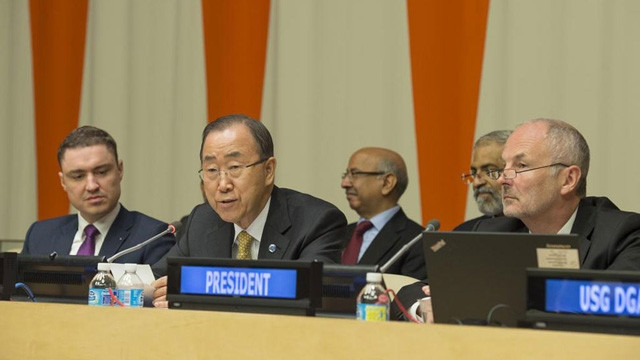 Le Secrétaire général de l'ONU, Ban Ki-moon (2e, à gauche), lors d’un débat organisé à l’ECOSOC. Photo: ONU.