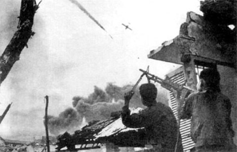 Le combat tenace à l'ancienne Citadelle de Quang Tri. Photo d'archive.