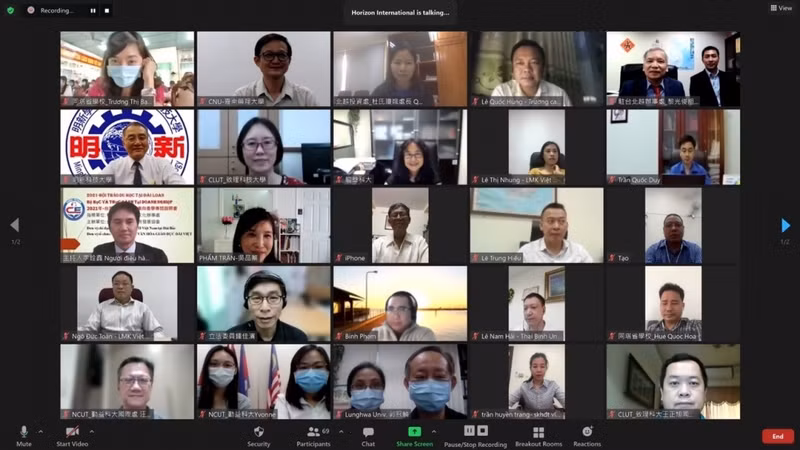 Les participants du séminaire. Photo : thoidai.com.vn