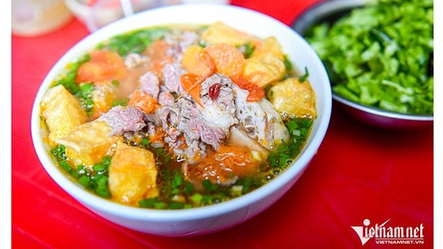 Un bol de bun riêu de Mme Thu coute entre 25 000 et 55 000 dôngs. Photo : vietnamnet.vn.