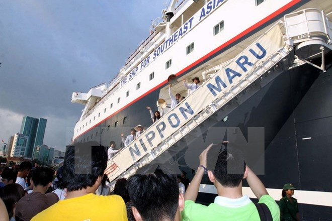 Le navire Nippon Maru des jeunes de l'Asie du Sud-Est 2013 quitte le porc de Sài Gon. Photo: VNA.