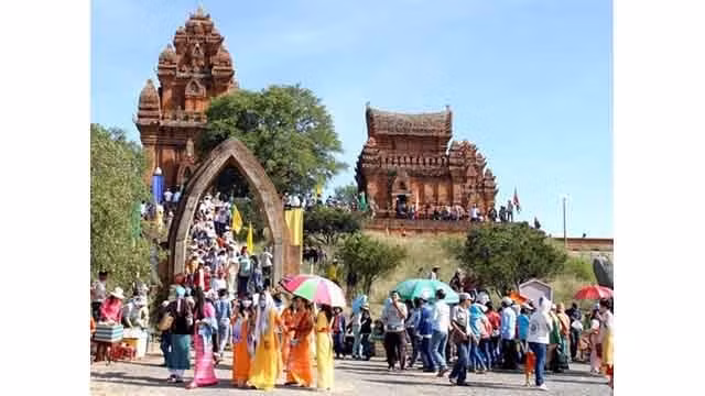 Le Katé est la fête folklorique unique liée à la vie spirituelle et aux activités religieuses des Cham, notamment des Cham Balamon. Photo: http://baovanhoa.vn/