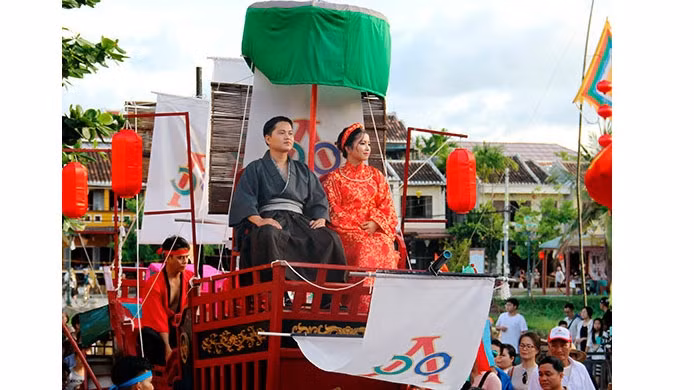 La procession du mariage de la princesse Ngoc Hoa et du commerçant japonais Araki Sotaro sera reconstitué sur la rivière Hoai le 27 août, à partir de 16 h. Photo : toquoc.vn.