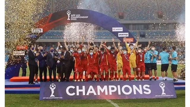 L'équipe U23 du Vietnam remporte le Championnat d’Asie du Sud-Est de 2022, le 26 février à Phnom Penh, au Cambodge. Photo : VNA .