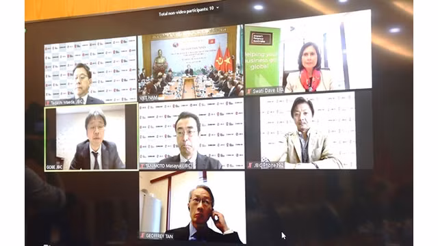 Vidéoconférence avec des dirigeants des institutions financières internationales. Photo : VGP.