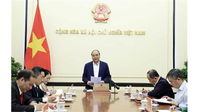 Le Président Nguyên Xuân Phuc travaille avec le Comité central de la Croix-Rouge vietnamienne. Photo : VNA.