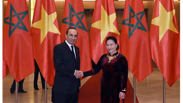 La Présidente de l'AN du Vietnam, Nguyên Thi Kim Ngân (à droite) et le Président de la Chambre des représentants du Maroc, Habib El Malki, le 18 décembre à Hanoi.