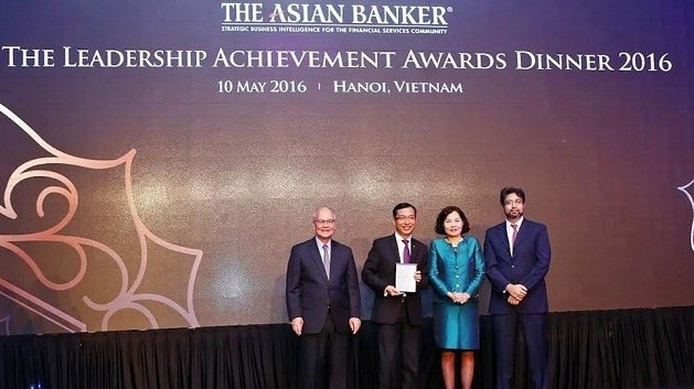 La TPBank reçoit le prix « Best Internet Banking ». Photo: VNA.