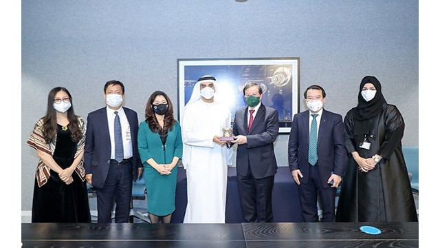 Le vice-ministre vietnamien de la Culture, des Sports et du Tourisme, Ta Quang Dông, et le directeur général Ahmed Khalifa Alfalasi et les délégués à la réunion. Photo : BTC.