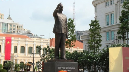 La statue monumentale du Président Hô Chi Minh. Photo: VOV.