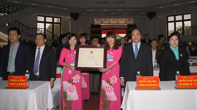 Le certificat reconnaissant la Fête Hai Thuong Lan Ông patrimoine culturel immatériel national. Photo: VGPNews.