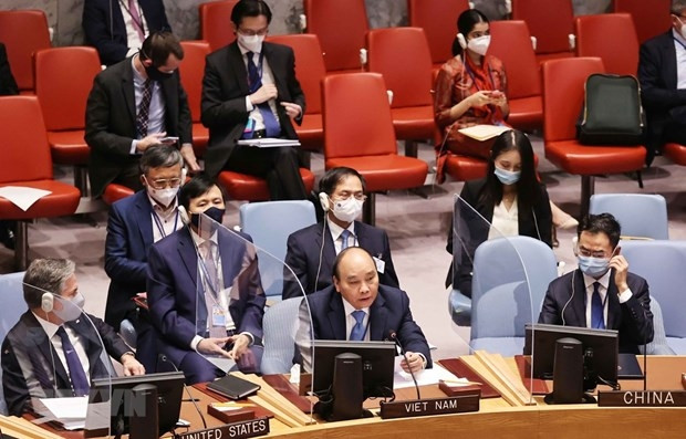 Le Président Nguyên Xuân Phuc prend la parole à la réunion. Photo : VNA.