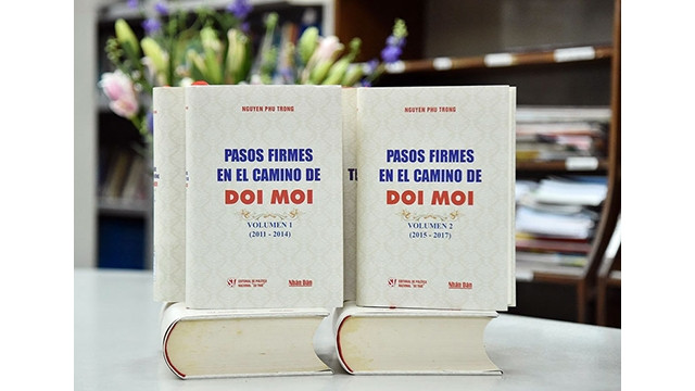 Livre du SG du Parti Nguyên Phu Trong intitulé « Avançons résolument sur le chemin du Renouveau ». Photo : NDEL.