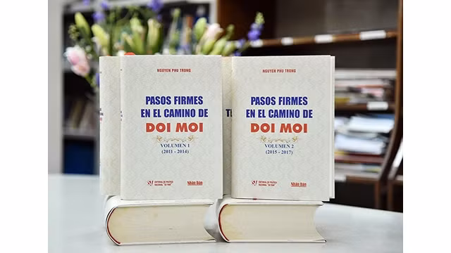 Livre du SG du Parti Nguyên Phu Trong intitulé « Avançons résolument sur le chemin du Renouveau ». Photo : NDEL.