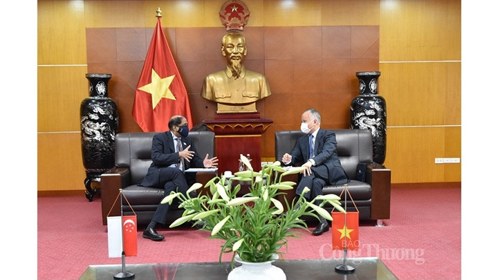 La séance de travail entre les deux parties. Photo : congthuong.vn