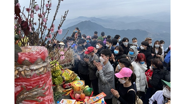 Les visiteurs à Yên Tu (Quang Ninh) aux premiers jours du Têt traditionnel. Photo : laodong.vn